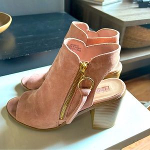Pink sueded open-toe booties